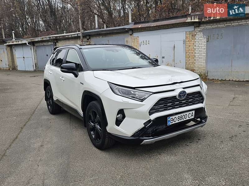 Внедорожник / Кроссовер Toyota RAV4 2019 в Киеве