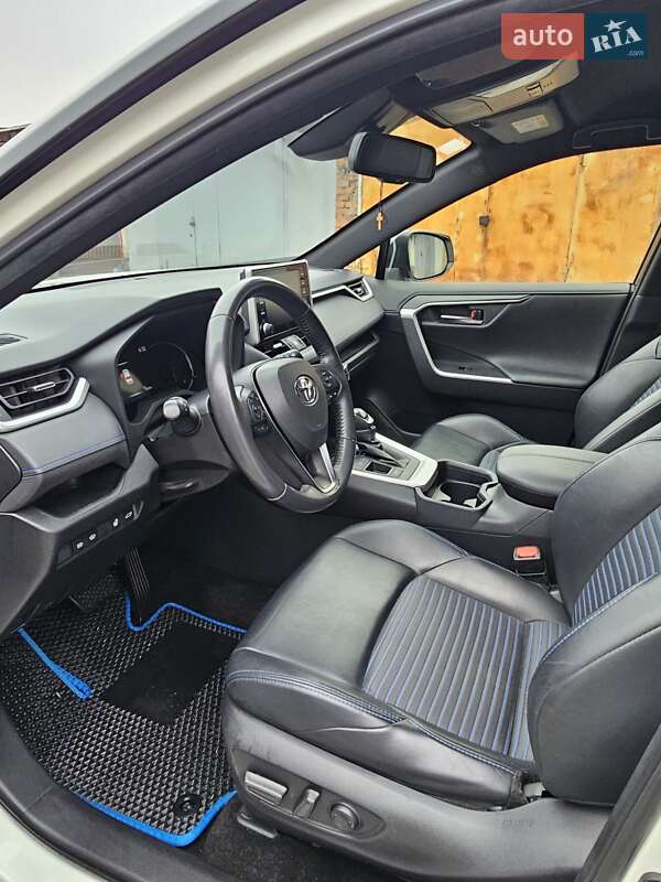 Внедорожник / Кроссовер Toyota RAV4 2019 в Киеве