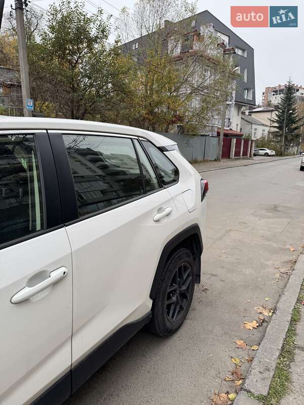 Позашляховик / Кросовер Toyota RAV4 2020 в Львові