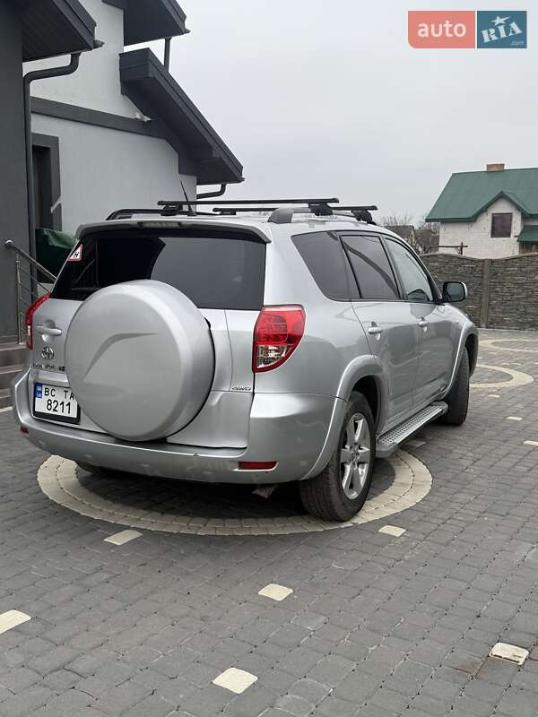 Внедорожник / Кроссовер Toyota RAV4 2007 в Жовкве