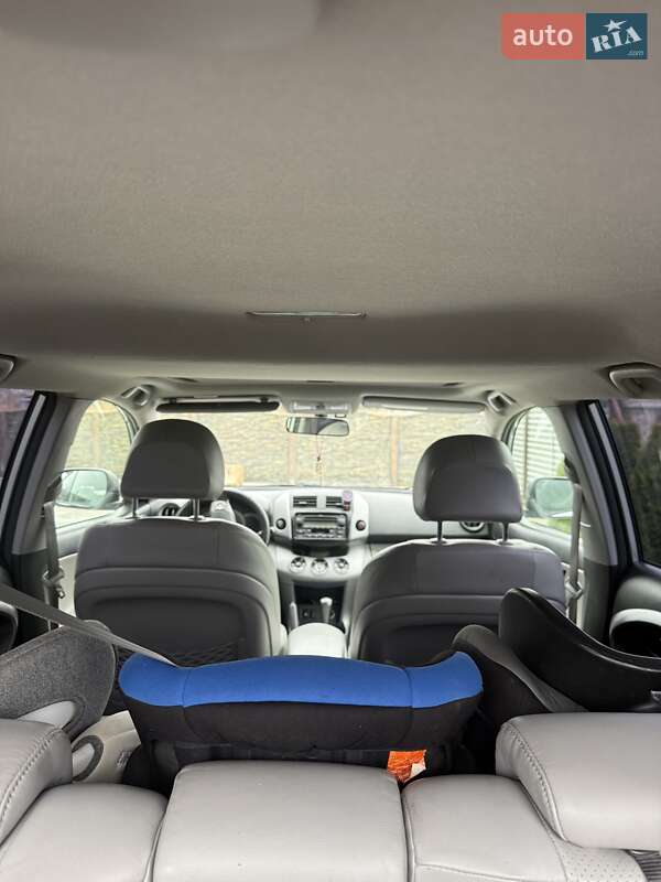 Внедорожник / Кроссовер Toyota RAV4 2007 в Жовкве