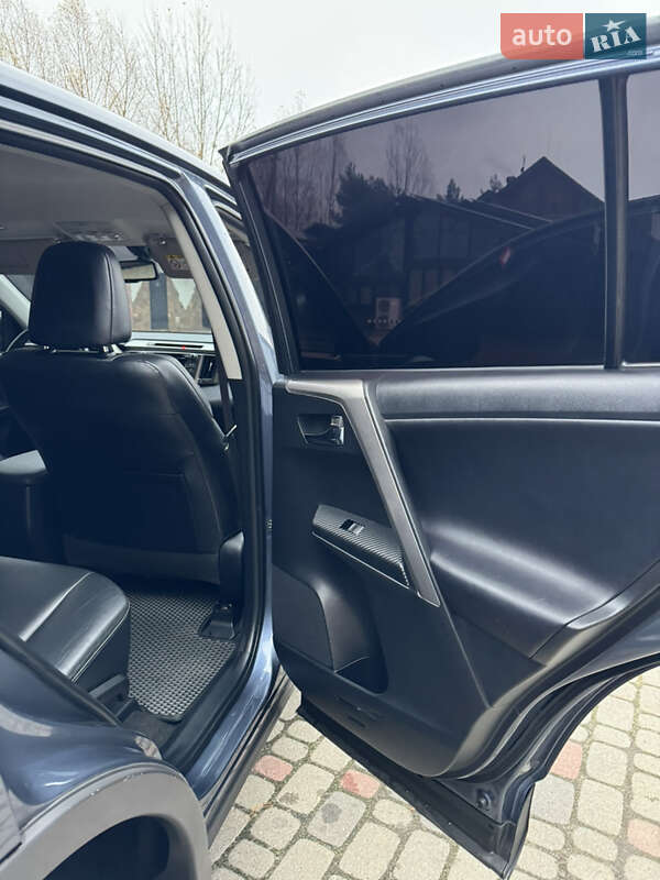 Внедорожник / Кроссовер Toyota RAV4 2013 в Любомле