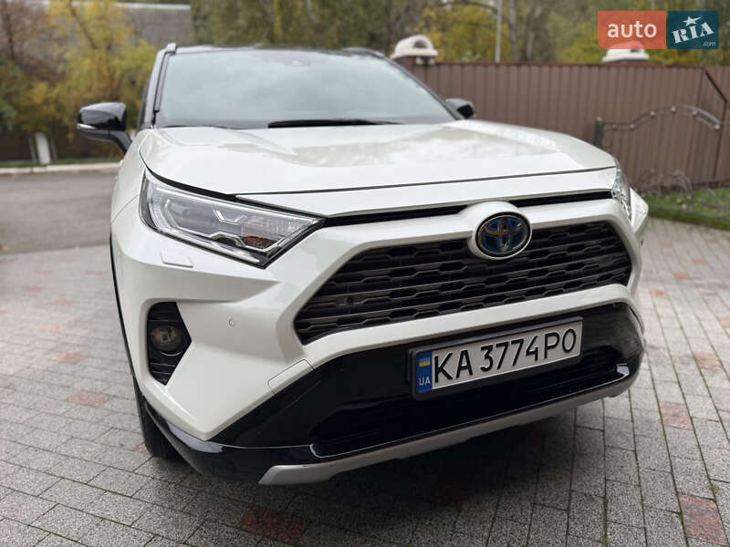 Внедорожник / Кроссовер Toyota RAV4 2021 в Киеве