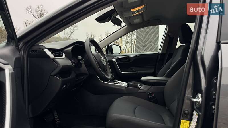 Внедорожник / Кроссовер Toyota RAV4 2021 в Киеве