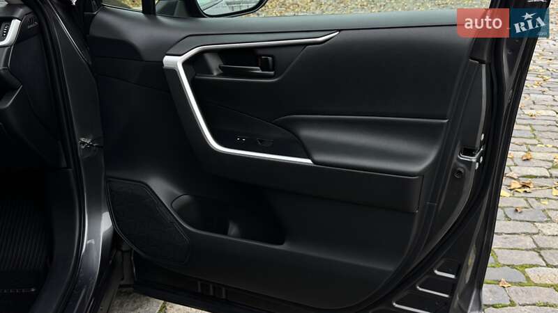 Внедорожник / Кроссовер Toyota RAV4 2021 в Киеве