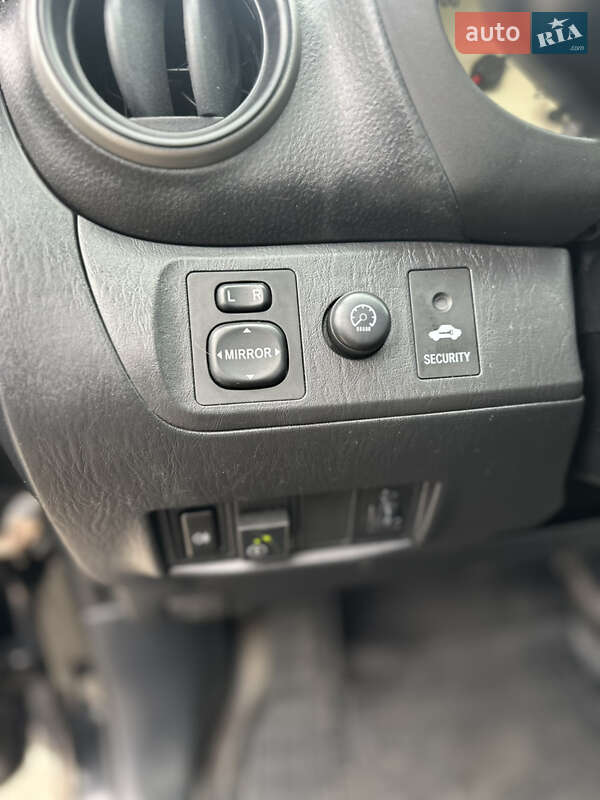 Внедорожник / Кроссовер Toyota RAV4 2005 в Киеве