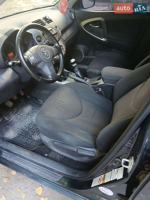 Внедорожник / Кроссовер Toyota RAV4 2006 в Гайсине