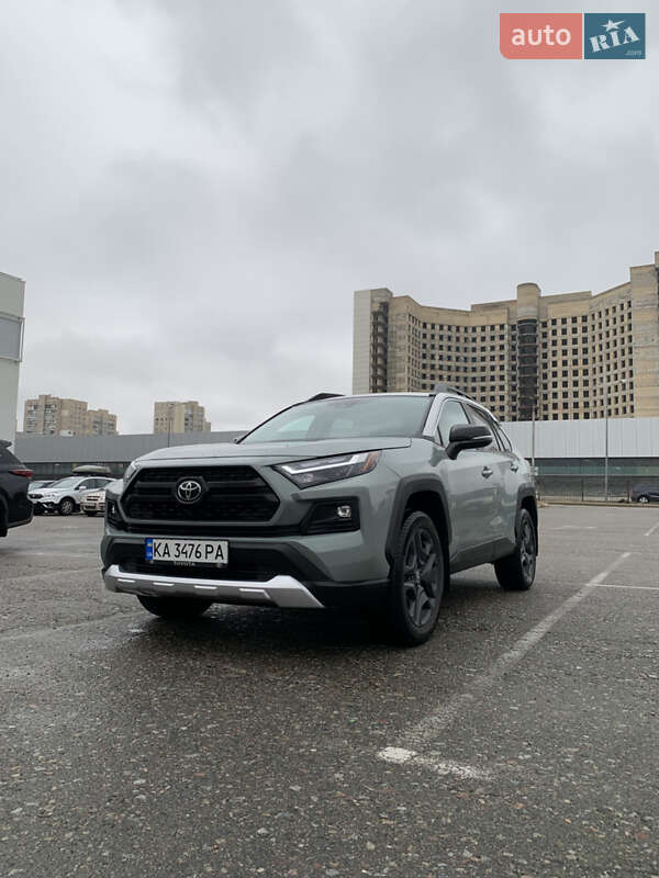 Внедорожник / Кроссовер Toyota RAV4 2022 в Киеве