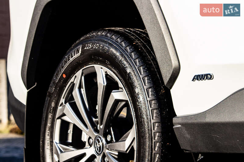 Внедорожник / Кроссовер Toyota RAV4 2025 в Львове