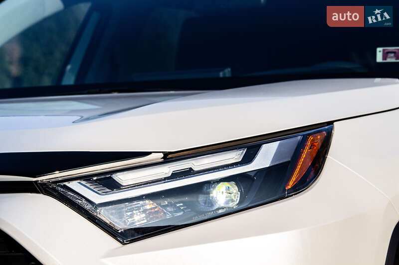 Внедорожник / Кроссовер Toyota RAV4 2025 в Львове