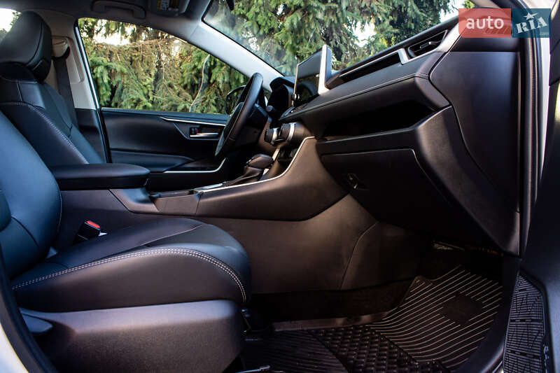 Внедорожник / Кроссовер Toyota RAV4 2025 в Львове