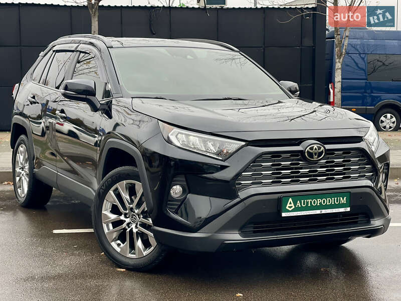 Внедорожник / Кроссовер Toyota RAV4 2019 в Киеве