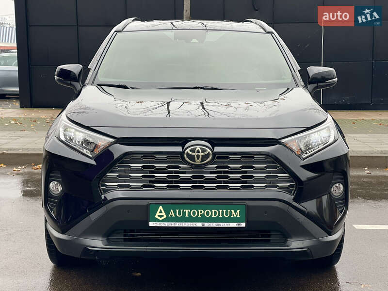 Внедорожник / Кроссовер Toyota RAV4 2019 в Киеве
