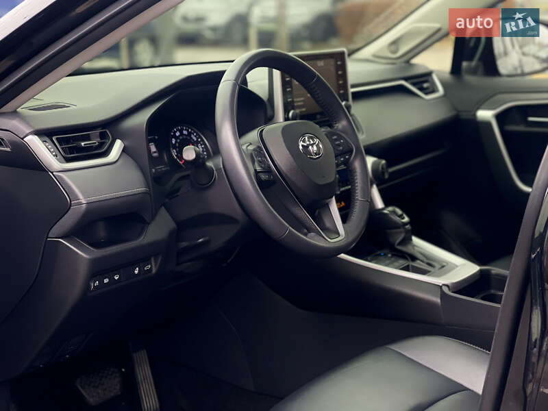 Внедорожник / Кроссовер Toyota RAV4 2019 в Киеве