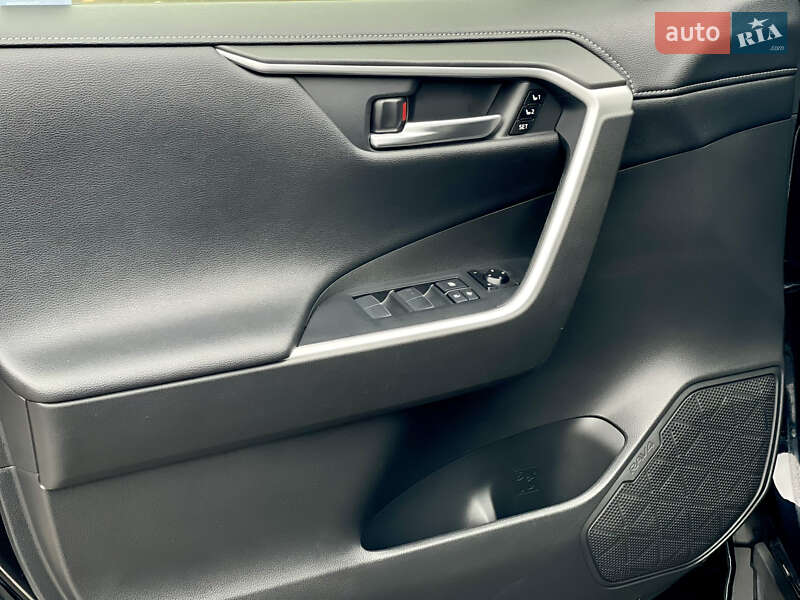 Внедорожник / Кроссовер Toyota RAV4 2019 в Киеве