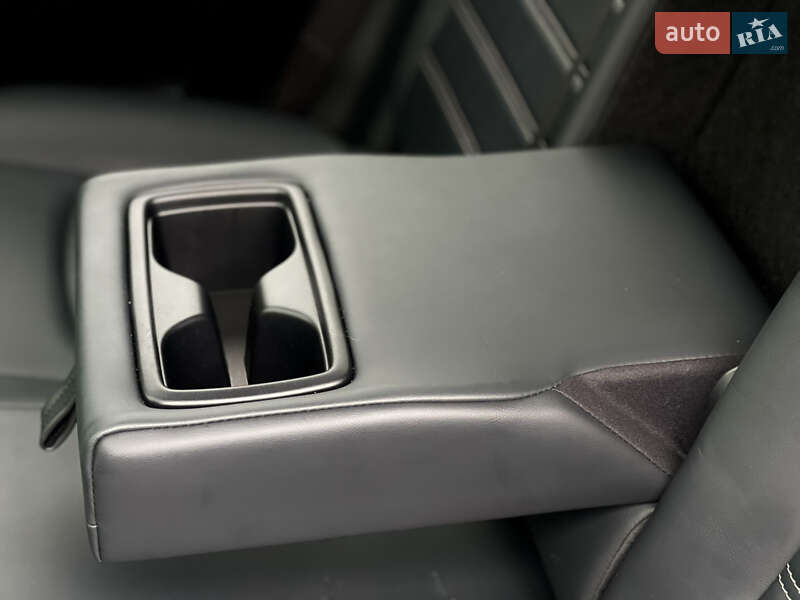 Внедорожник / Кроссовер Toyota RAV4 2019 в Киеве