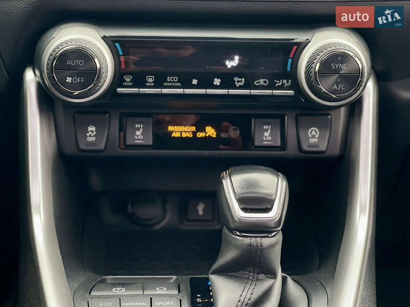 Внедорожник / Кроссовер Toyota RAV4 2019 в Киеве