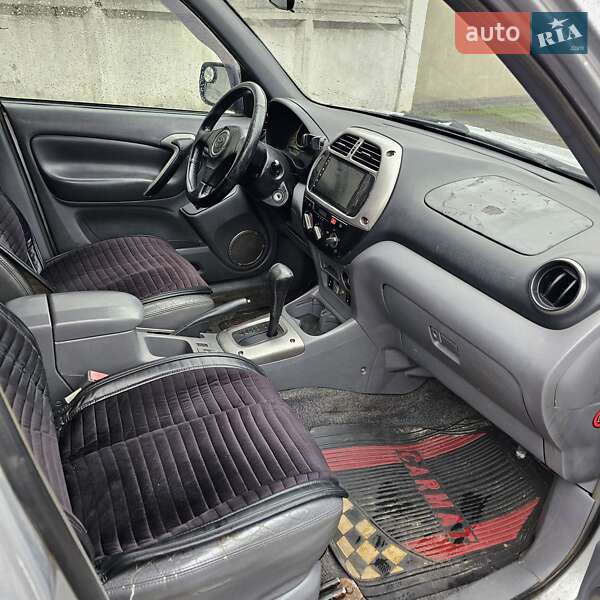 Внедорожник / Кроссовер Toyota RAV4 2001 в Киеве