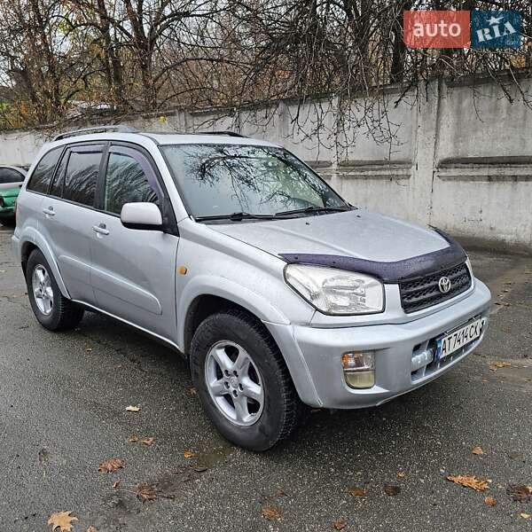 Внедорожник / Кроссовер Toyota RAV4 2001 в Киеве