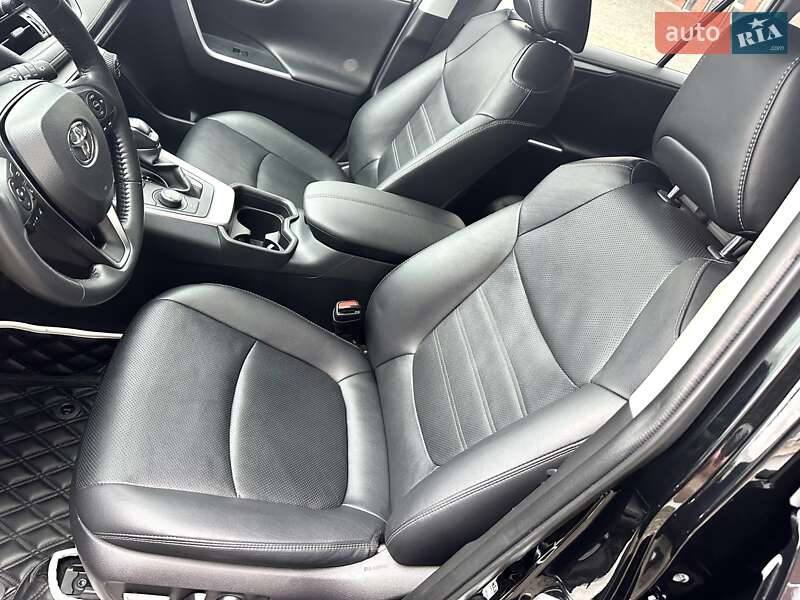 Внедорожник / Кроссовер Toyota RAV4 2021 в Днепре