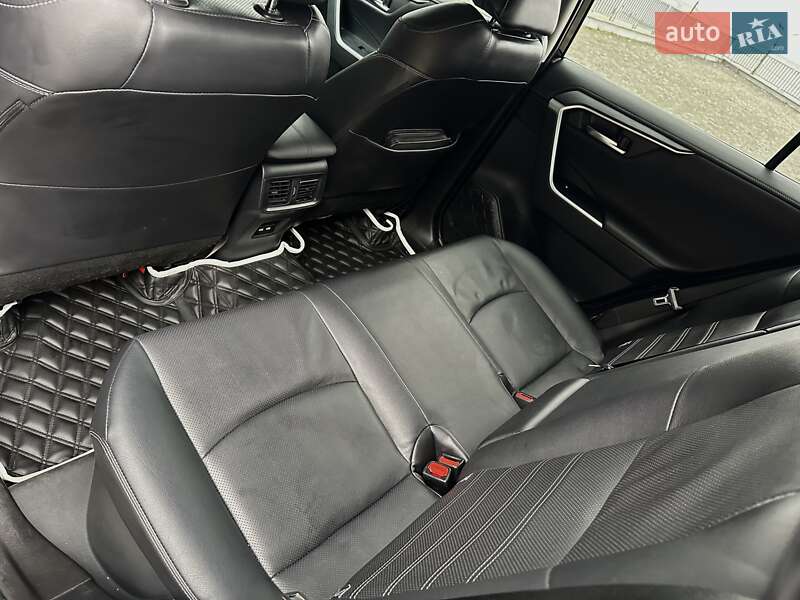 Внедорожник / Кроссовер Toyota RAV4 2021 в Днепре