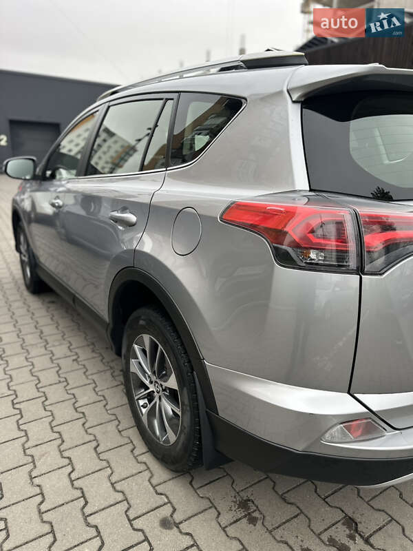 Внедорожник / Кроссовер Toyota RAV4 2018 в Хмельницком
