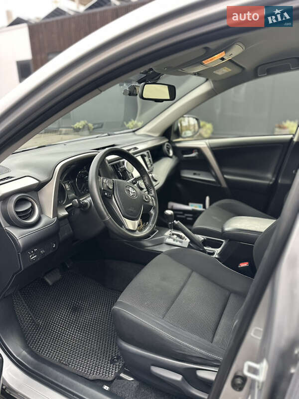 Внедорожник / Кроссовер Toyota RAV4 2018 в Хмельницком