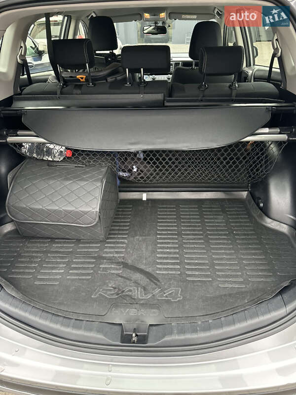 Внедорожник / Кроссовер Toyota RAV4 2018 в Хмельницком