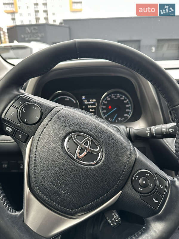 Внедорожник / Кроссовер Toyota RAV4 2018 в Хмельницком