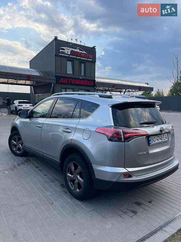 Внедорожник / Кроссовер Toyota RAV4 2018 в Бережанах