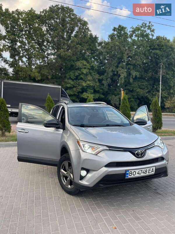 Внедорожник / Кроссовер Toyota RAV4 2018 в Бережанах