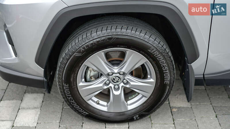 Позашляховик / Кросовер Toyota RAV4 2024 в Львові