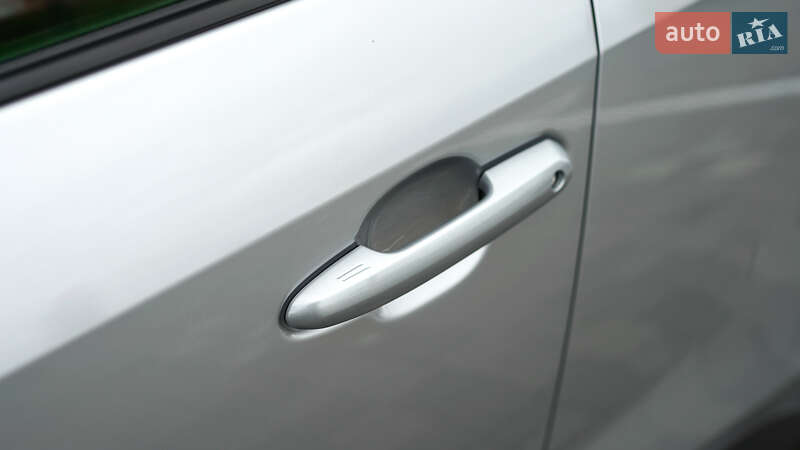 Позашляховик / Кросовер Toyota RAV4 2024 в Львові