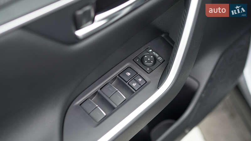 Позашляховик / Кросовер Toyota RAV4 2024 в Львові