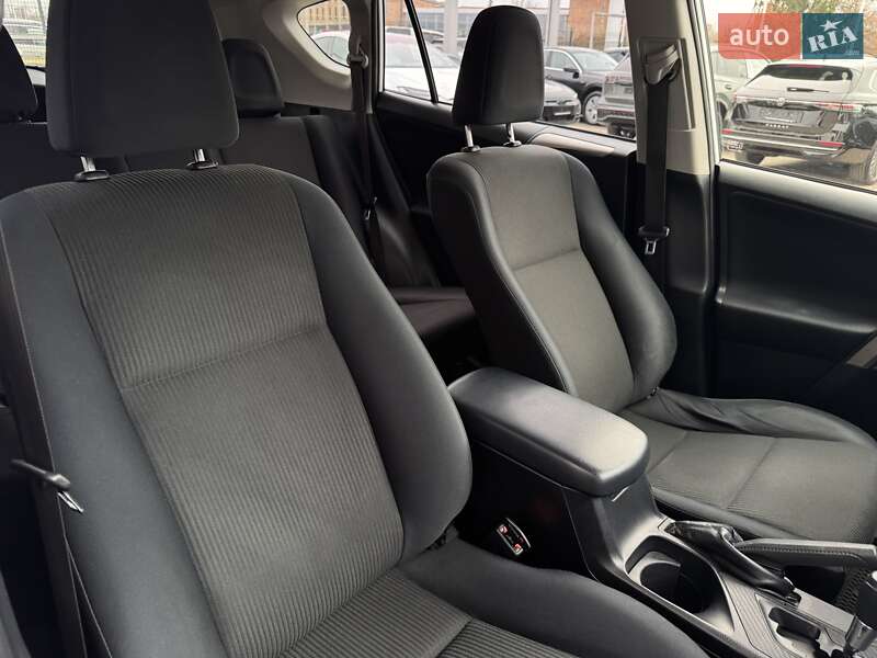Внедорожник / Кроссовер Toyota RAV4 2015 в Черновцах фото 25 Внедорожник / Кроссовер Toyota RAV4 2015 в Черновцах