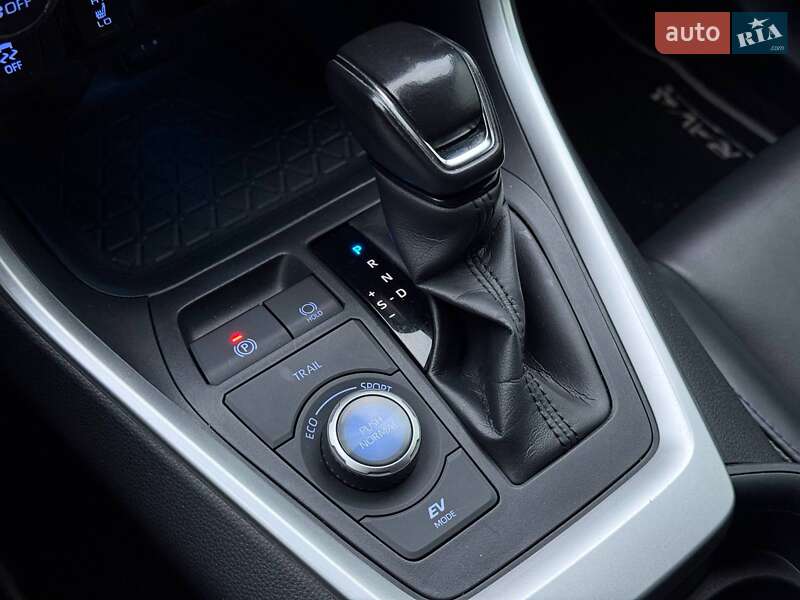 Позашляховик / Кросовер Toyota RAV4 2019 в Кривому Розі