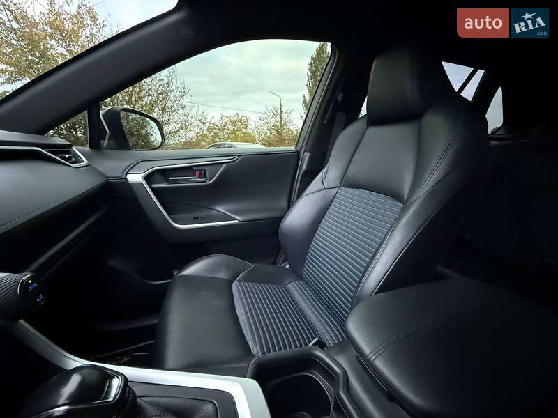 Позашляховик / Кросовер Toyota RAV4 2019 в Кривому Розі