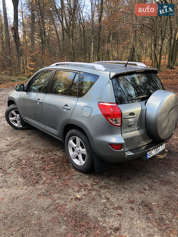 Позашляховик / Кросовер Toyota RAV4 2006 в Львові