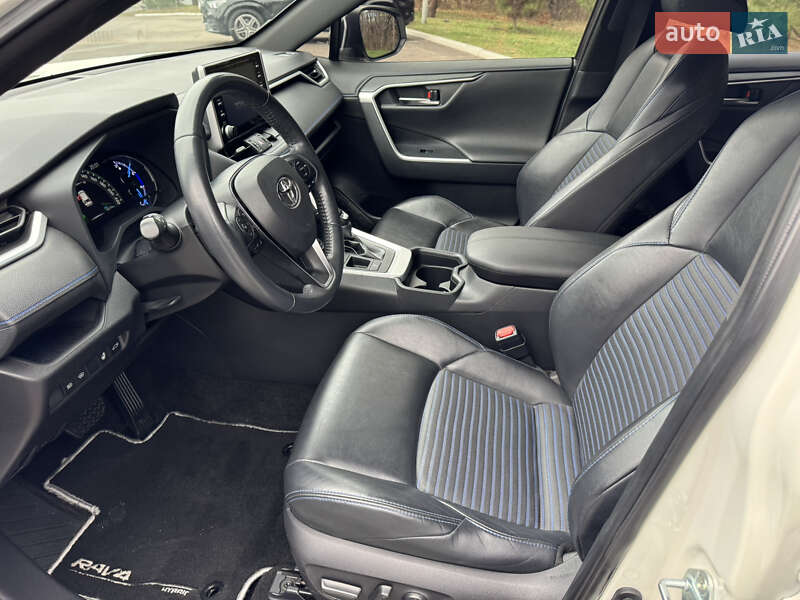 Внедорожник / Кроссовер Toyota RAV4 2018 в Киеве фото 37 Внедорожник / Кроссовер Toyota RAV4 2018 в Киеве