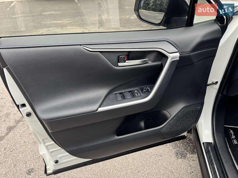 Внедорожник / Кроссовер Toyota RAV4 2018 в Киеве фото 38 Внедорожник / Кроссовер Toyota RAV4 2018 в Киеве