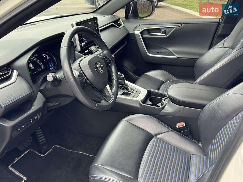 Внедорожник / Кроссовер Toyota RAV4 2018 в Киеве фото 44 Внедорожник / Кроссовер Toyota RAV4 2018 в Киеве