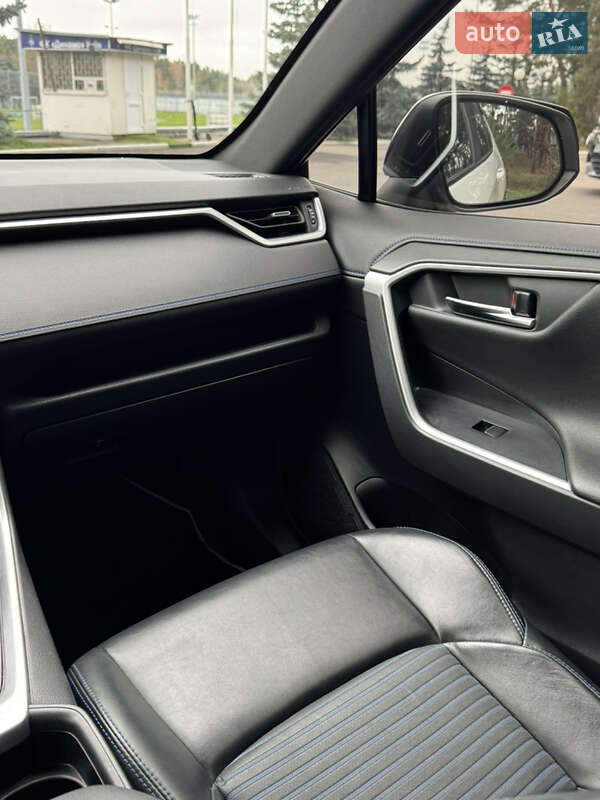 Внедорожник / Кроссовер Toyota RAV4 2018 в Киеве фото 49 Внедорожник / Кроссовер Toyota RAV4 2018 в Киеве