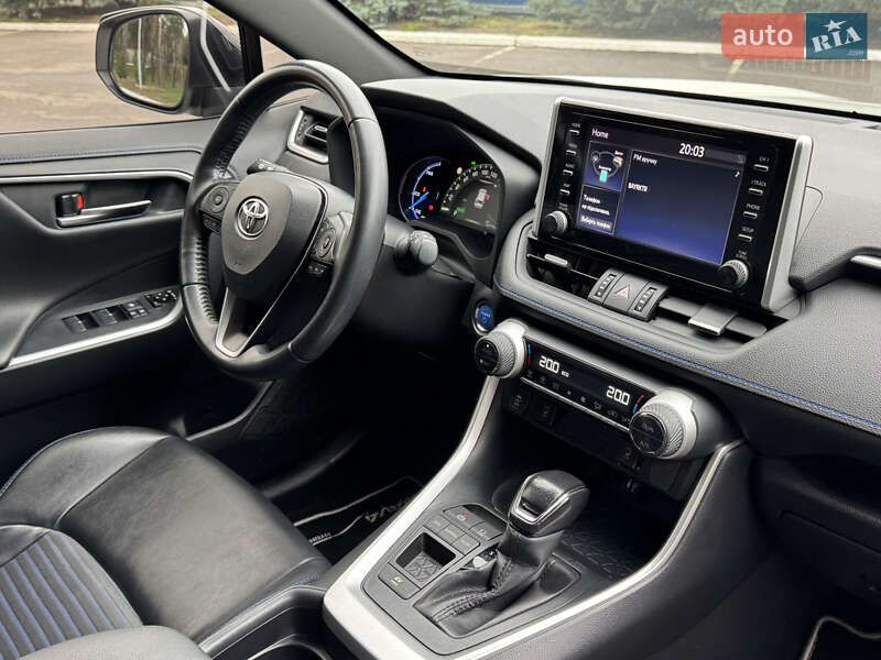 Внедорожник / Кроссовер Toyota RAV4 2018 в Киеве фото 54 Внедорожник / Кроссовер Toyota RAV4 2018 в Киеве