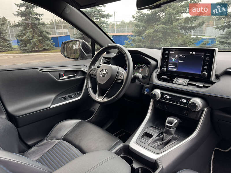 Внедорожник / Кроссовер Toyota RAV4 2018 в Киеве фото 58 Внедорожник / Кроссовер Toyota RAV4 2018 в Киеве