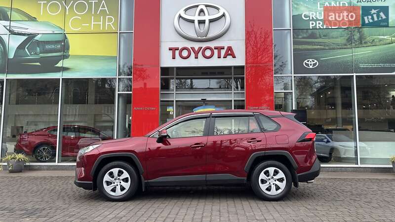Внедорожник / Кроссовер Toyota RAV4 2019 в Кривом Роге