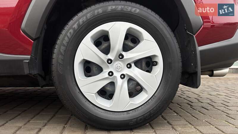 Внедорожник / Кроссовер Toyota RAV4 2019 в Кривом Роге