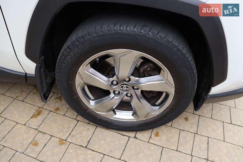 Позашляховик / Кросовер Toyota RAV4 2020 в Львові фото 4 Позашляховик / Кросовер Toyota RAV4 2020 в Львові