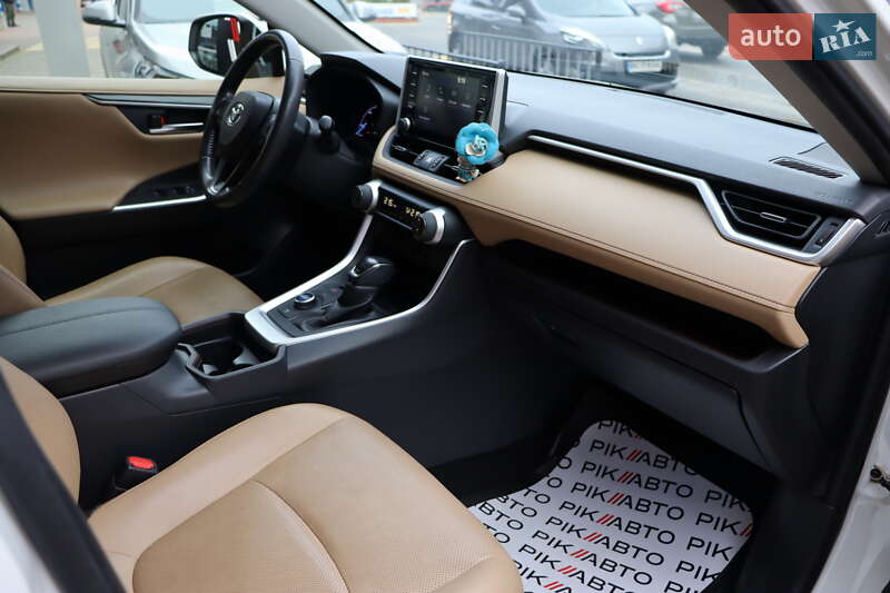 Позашляховик / Кросовер Toyota RAV4 2020 в Львові фото 47 Позашляховик / Кросовер Toyota RAV4 2020 в Львові