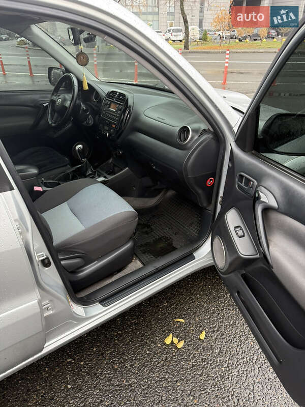 Внедорожник / Кроссовер Toyota RAV4 2005 в Харькове