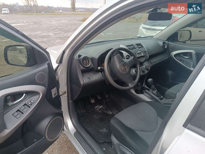 Внедорожник / Кроссовер Toyota RAV4 2007 в Шумске